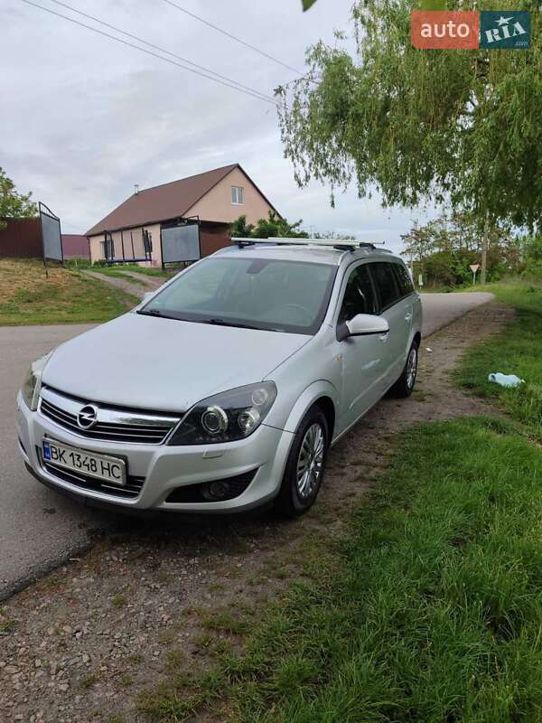 Універсал Opel Astra 2009 в Миронівці