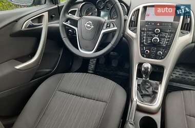 Універсал Opel Astra 2012 в 