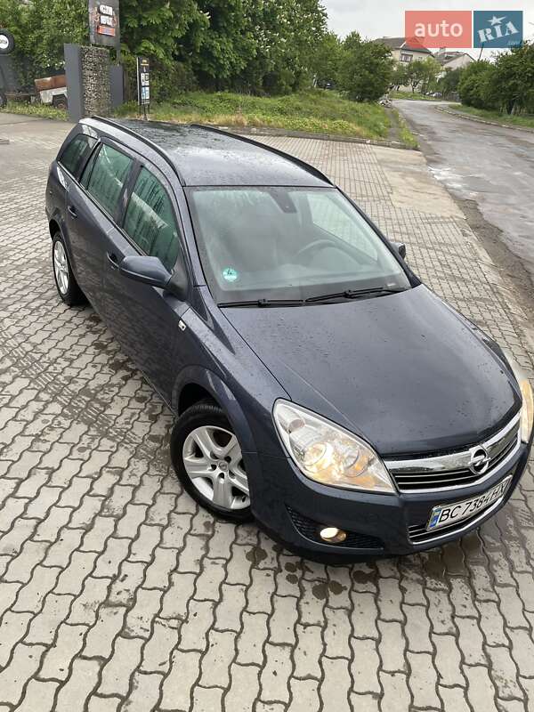 Универсал Opel Astra 2009 в Калуше