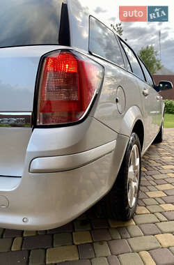 Універсал Opel Astra 2010 в 