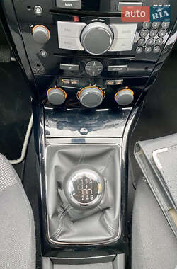Універсал Opel Astra 2010 в 