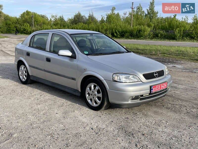 Хэтчбек Opel Astra 2001 в 