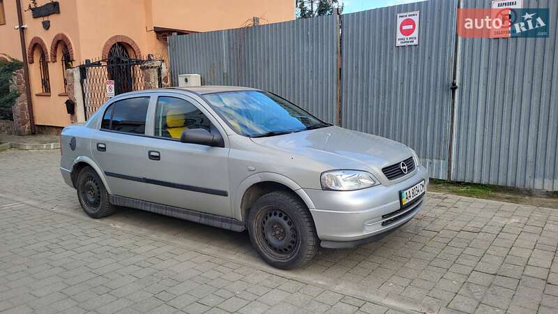 Седан Opel Astra 2006 в Львові