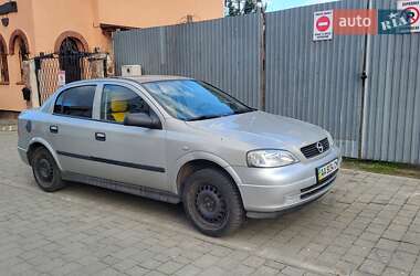 Седан Opel Astra 2006 в 