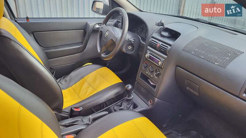 Седан Opel Astra 2006 в Львові
