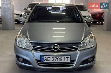 Седан Opel Astra 2011 в Каменском