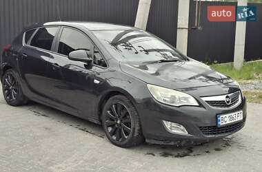 Хэтчбек Opel Astra 2011 в 