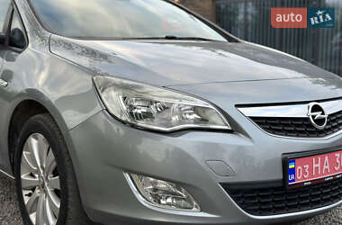 Універсал Opel Astra 2010 в 