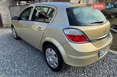 Хэтчбек Opel Astra 2005 в 