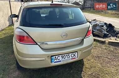 Хэтчбек Opel Astra 2005 в 