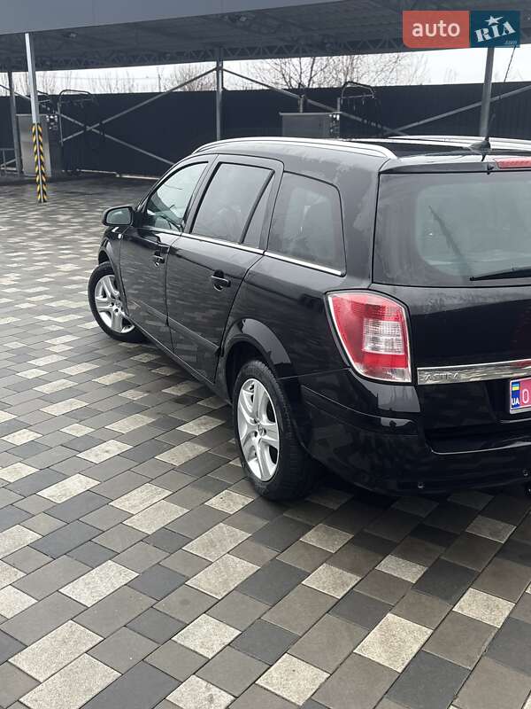 Універсал Opel Astra 2008 в Полтаві