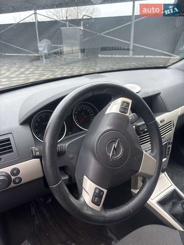 Універсал Opel Astra 2008 в Полтаві