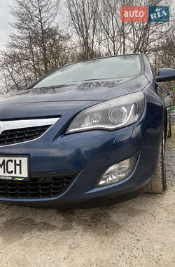 Универсал Opel Astra 2011 в 
