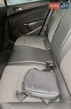 Универсал Opel Astra 2011 в 