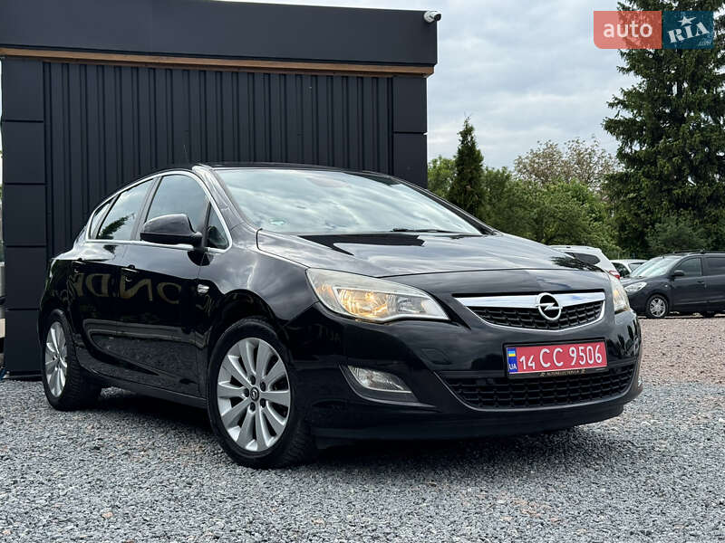 Opel Astra 2011