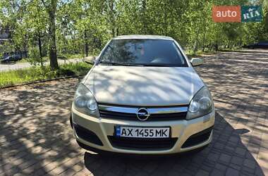 Хэтчбек Opel Astra 2004 в 