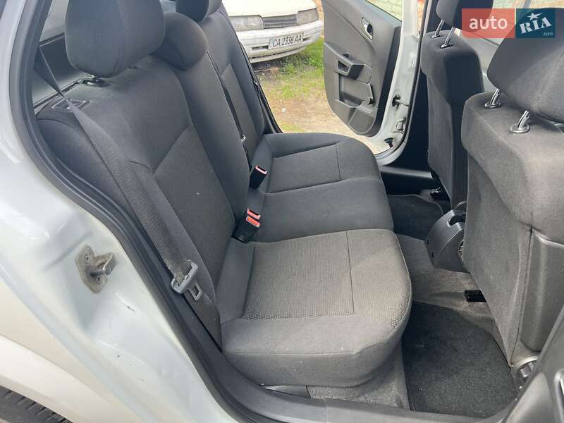 Универсал Opel Astra 2010 в Нежине