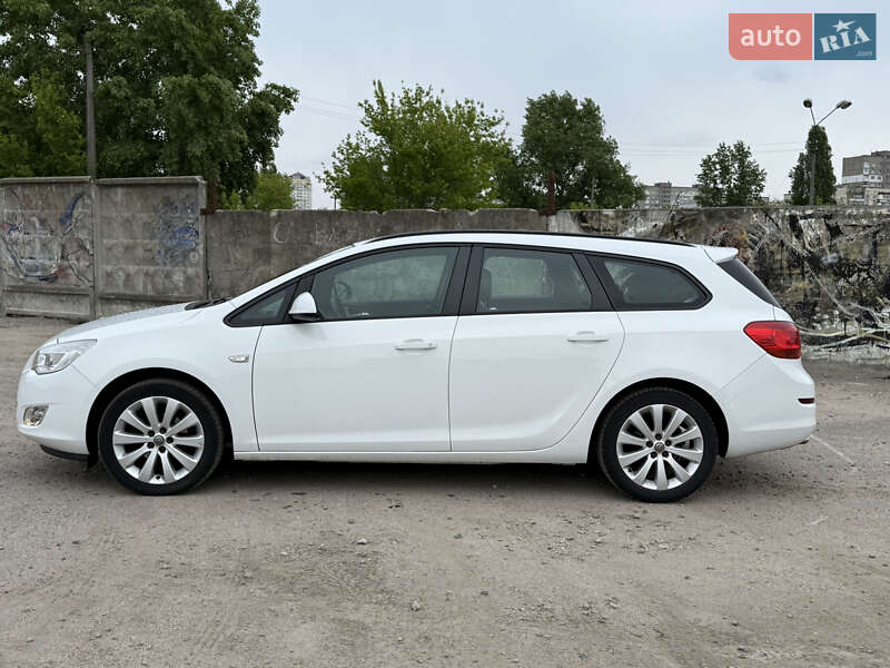 Універсал Opel Astra 2011 в Києві