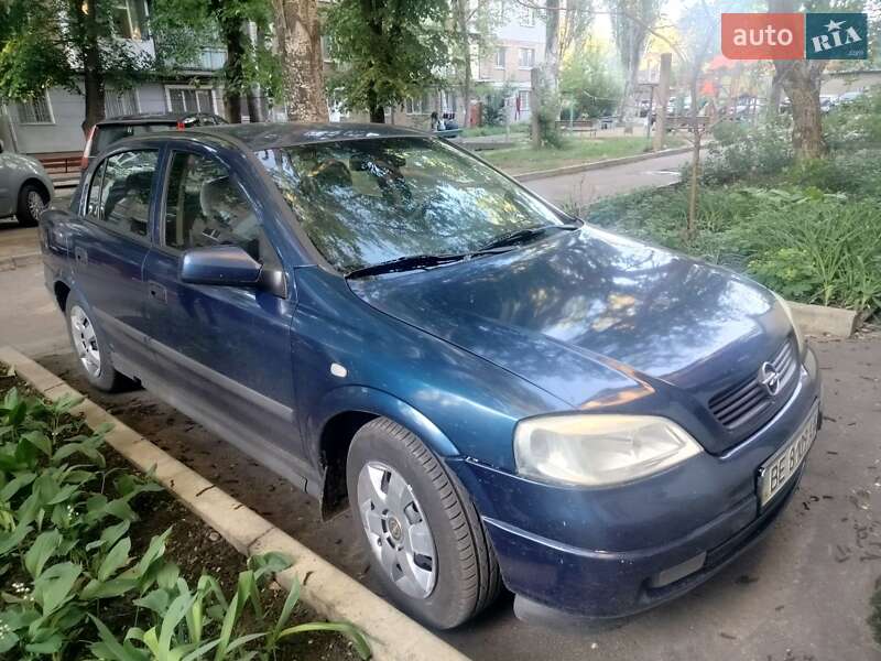 Седан Opel Astra 2004 в 