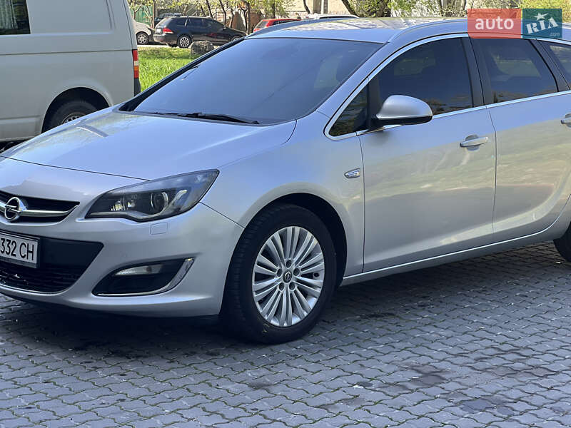 Универсал Opel Astra 2013 в Ивано-Франковске