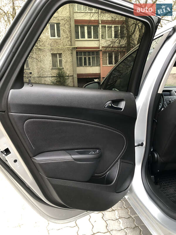 Универсал Opel Astra 2013 в Ивано-Франковске