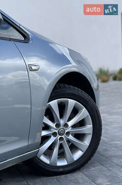 Хетчбек Opel Astra 2012 в 