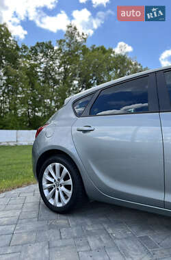 Хетчбек Opel Astra 2012 в 