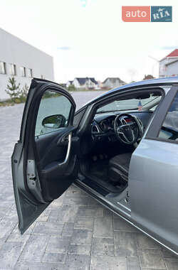 Хетчбек Opel Astra 2012 в 