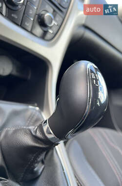 Хетчбек Opel Astra 2012 в 