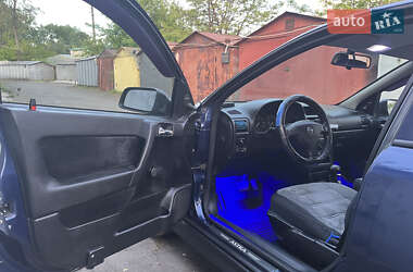Хетчбек Opel Astra 2003 в 