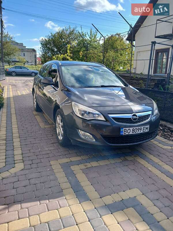 Opel Astra 2012
