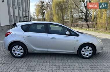 Хэтчбек Opel Astra 2010 в 