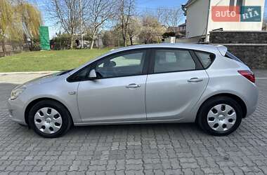 Хэтчбек Opel Astra 2010 в 