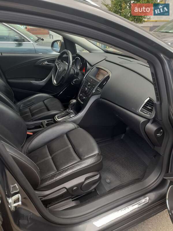 Универсал Opel Astra 2011 в Киеве