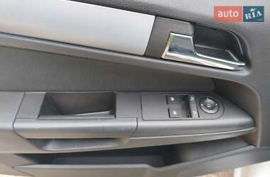 Універсал Opel Astra 2010 в 