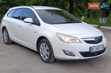 Универсал Opel Astra 2012 в 