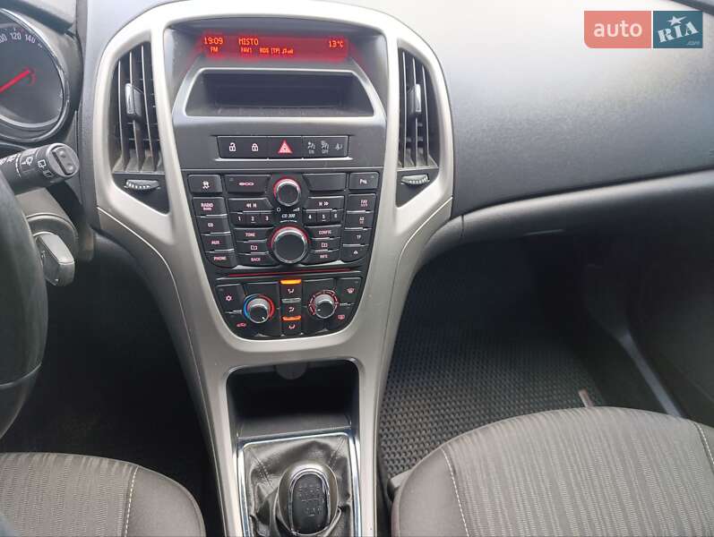Универсал Opel Astra 2012 в Хмельницком