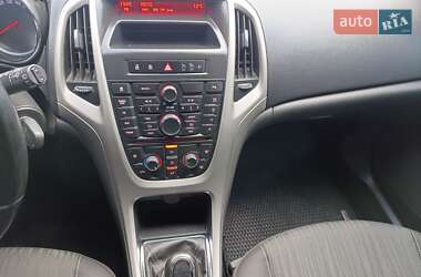 Универсал Opel Astra 2012 в 