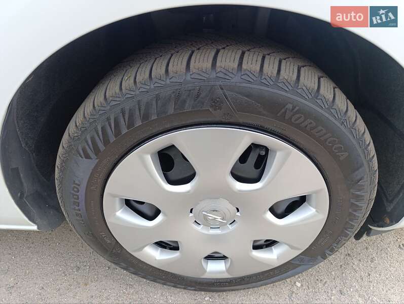Универсал Opel Astra 2012 в Хмельницком