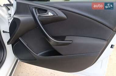 Универсал Opel Astra 2012 в 