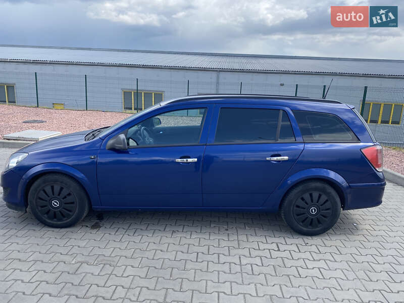 Універсал Opel Astra 2010 в Луцьку