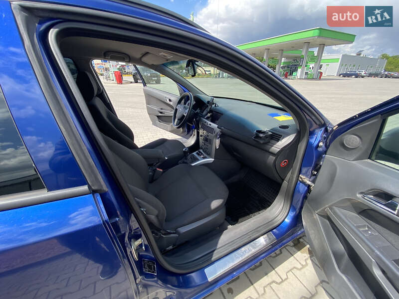 Універсал Opel Astra 2010 в Луцьку