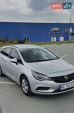 Універсал Opel Astra 2017 в Дніпрі
