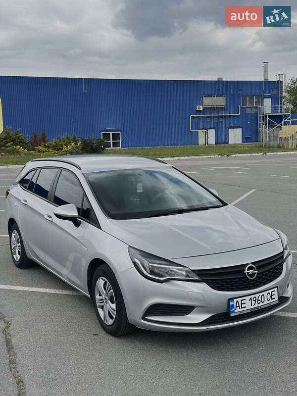 Универсал Opel Astra 2017 в Днепре