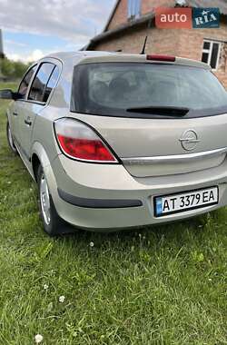 Хетчбек Opel Astra 2006 в 