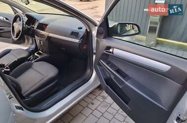 Хетчбек Opel Astra 2005 в 