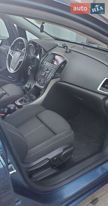 Универсал Opel Astra 2013 в Виноградове