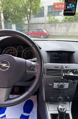 Хэтчбек Opel Astra 2006 в 
