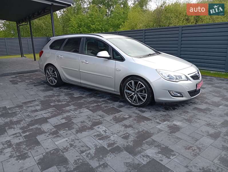 Універсал Opel Astra 2012 в Ковелі