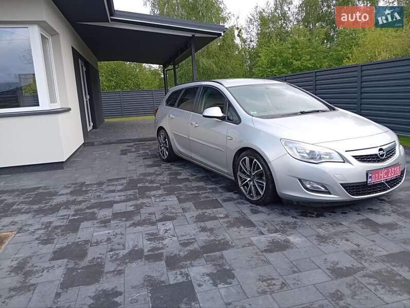 Універсал Opel Astra 2012 в Ковелі